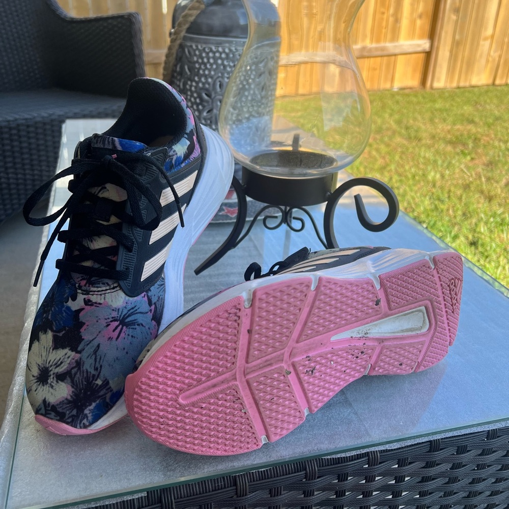 Floral Women's Sneakers with Pink Soles